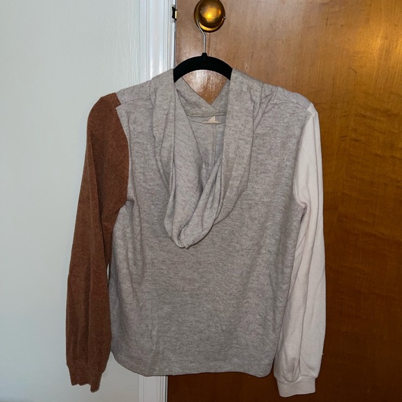 Hem & Thread color block hoodie - Picture 2 of 3